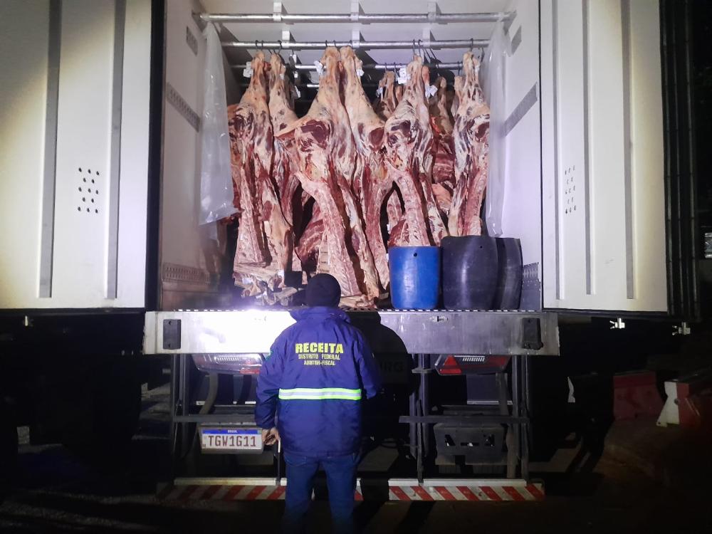 Capa da notícia: Secretaria de Economia apreende carga com 27 toneladas de carne sem nota fiscal